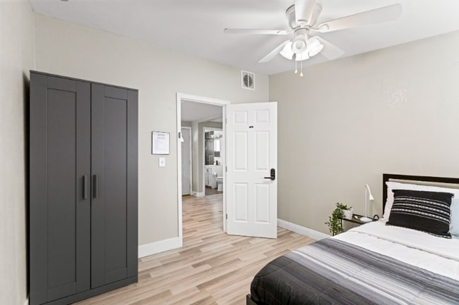 Photo - 2417 E Wilson Ave