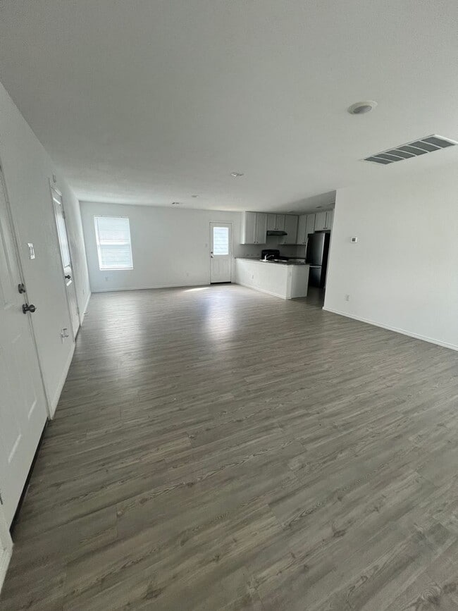 Building Photo - Paloma 3 bedroom, 2 bath home