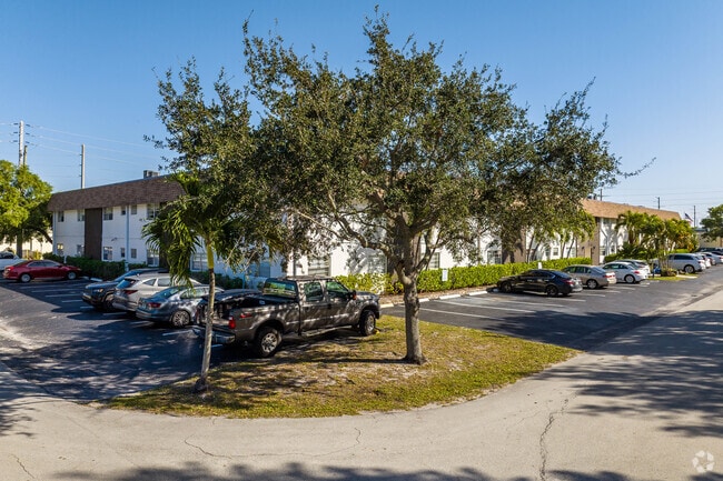Palm Court Apartments