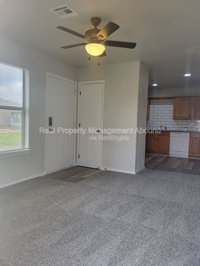 Photo - 101 E Broadway St