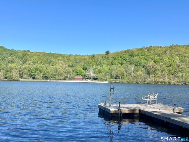 Photo - 554 Lake Dr