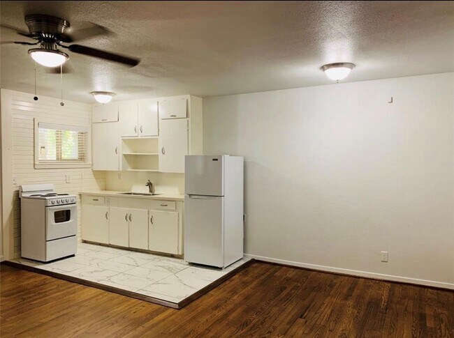 1114 Joe Annie St Unidad 4