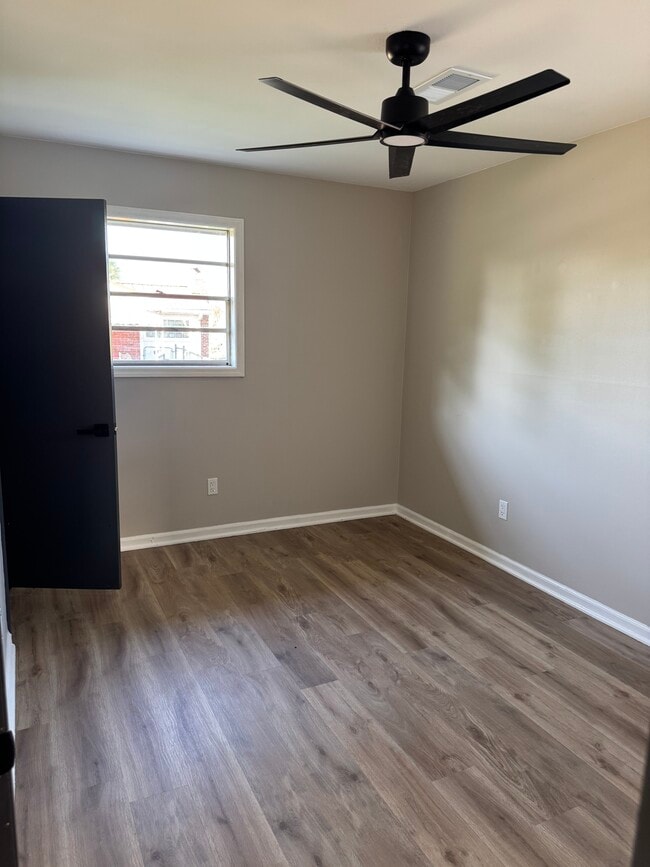 Dormitorio 1 - 646 Clearview St