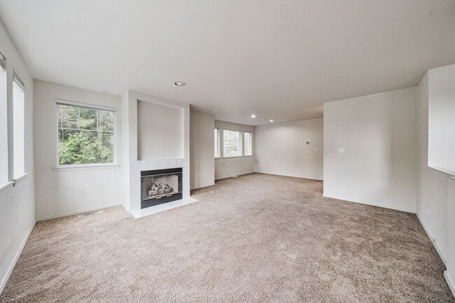 Photo - 4714 Fairwood Blvd NE