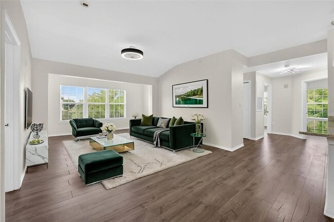 Photo - 5467 Vineland Rd Unit 6308