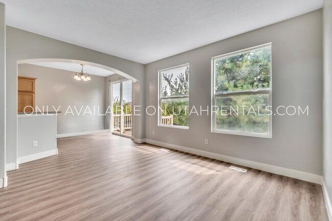 Photo - 3053 Sage Loop