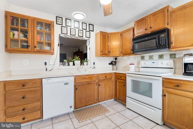 Photo - 520 Kingdom Ct