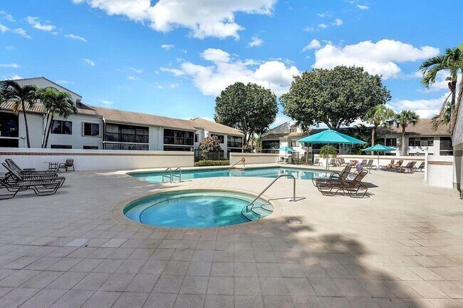7449 Glendevon Ln Unit 106
