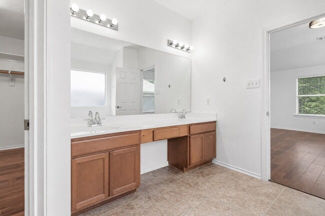 Photo - 174 E Spindle Tree Cir