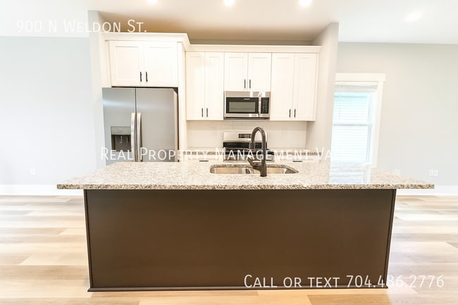 Photo - 900 N Weldon St