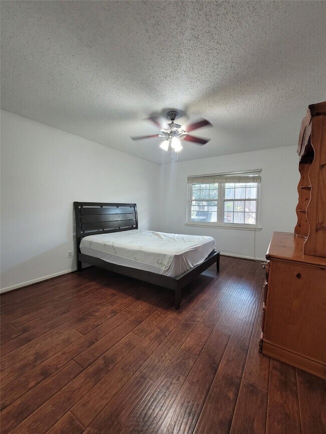 Building Photo - 2700 Bellefontaine