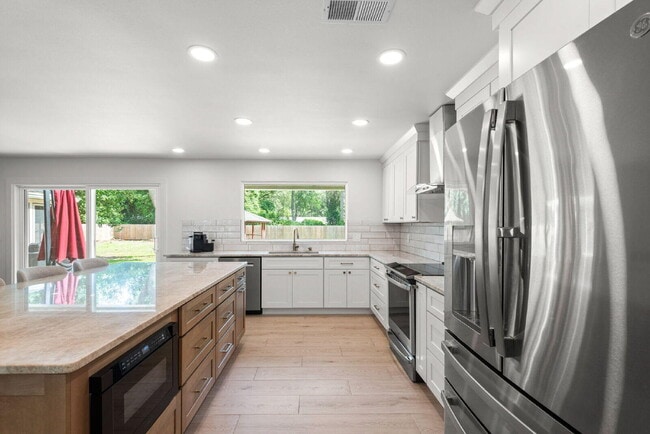Photo - 2507 Edgewater Dr