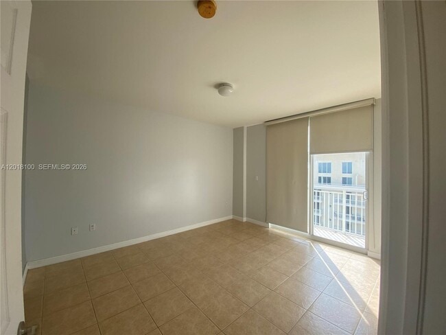 Building Photo - 2425 SW 27th Ave Unit 1005