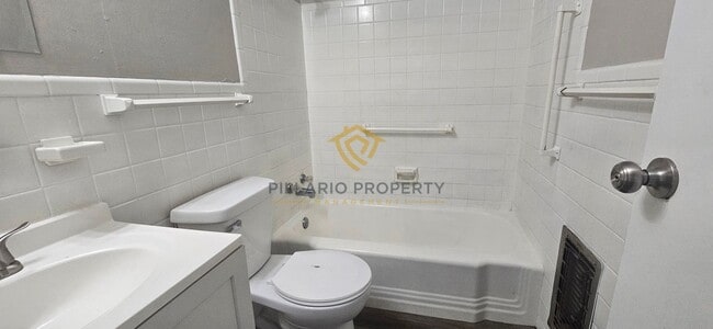Photo - Renovated 1-Bedroom at Campbell Apartments Near Downtown Available NOW! Unidad 1446