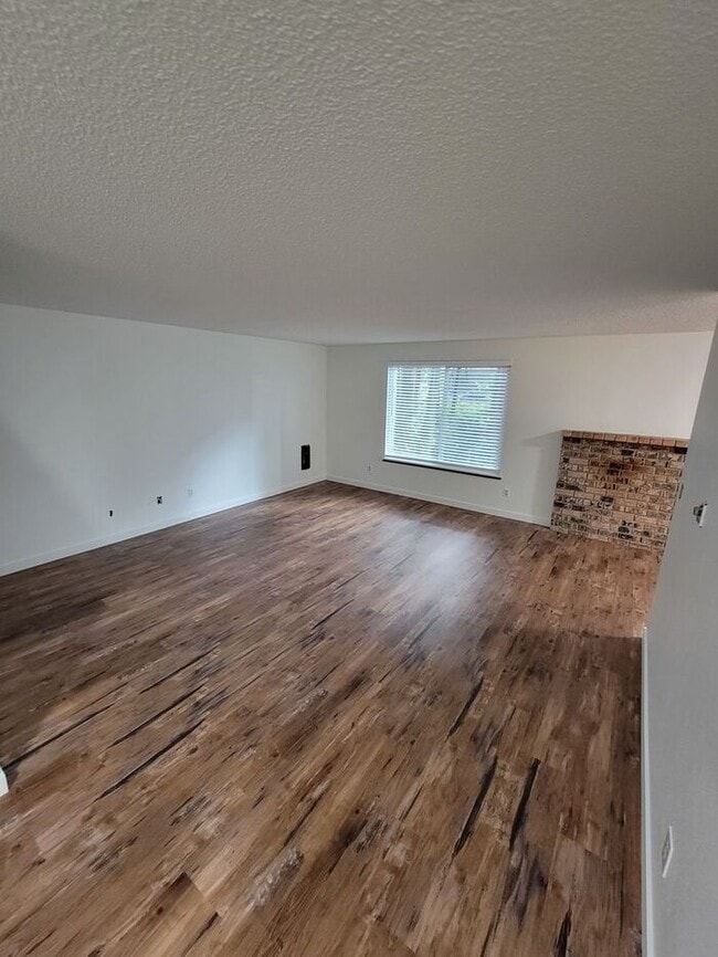Photo - West Olympia 2bdr 1.5bath Townhome w/ garage & parking