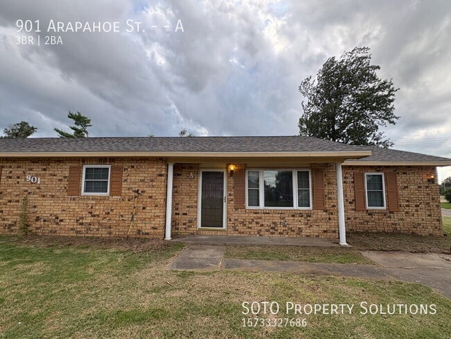 Building Photo - 901 Arapahoe Dr