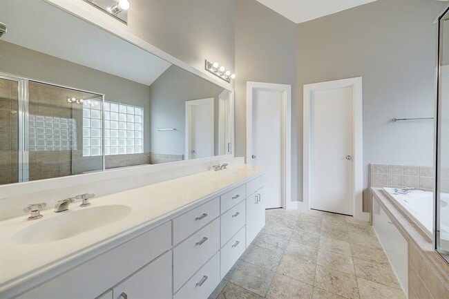 Photo - 9805 Riddlelink Ln