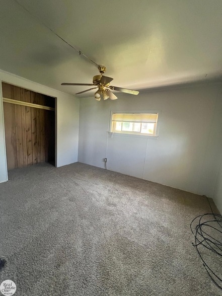 Photo - 9237 N River Rd