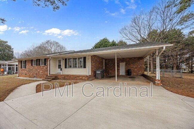 Photo - 2616 Redbud Dr