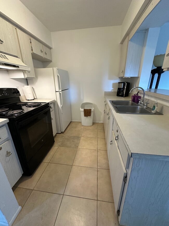 Kitchen - Ocean Shore Villa