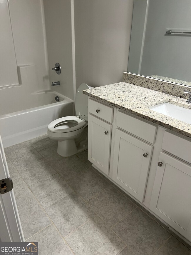 Photo - 932 Exposition Pte