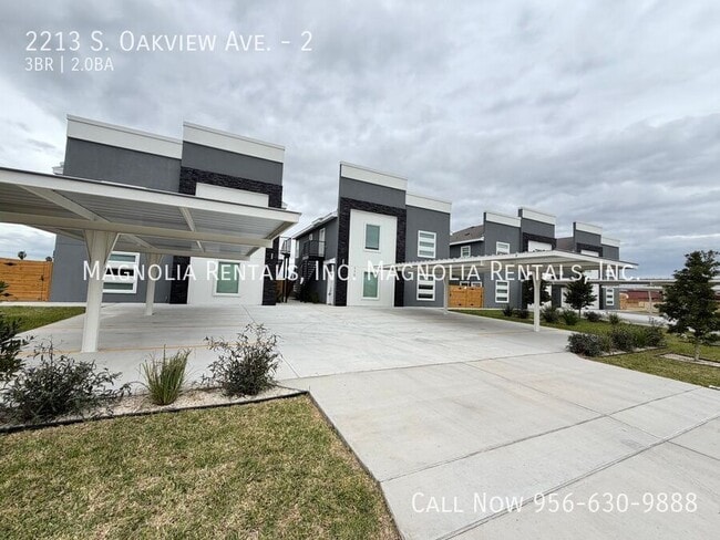 Building Photo - 2213 S Oakview Dr