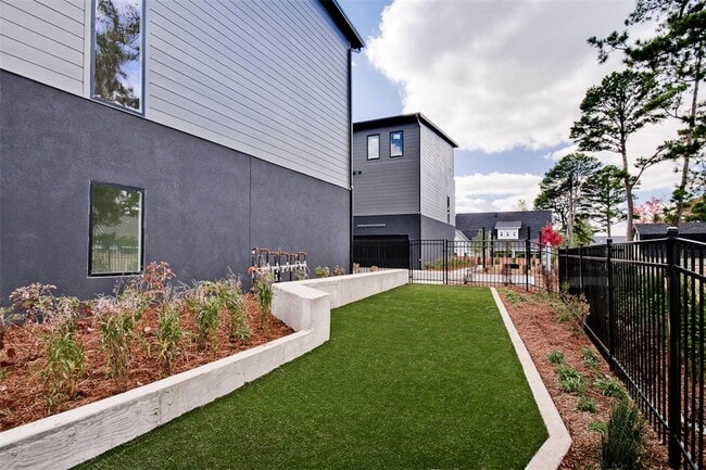 Photo - 208 NW 9th St