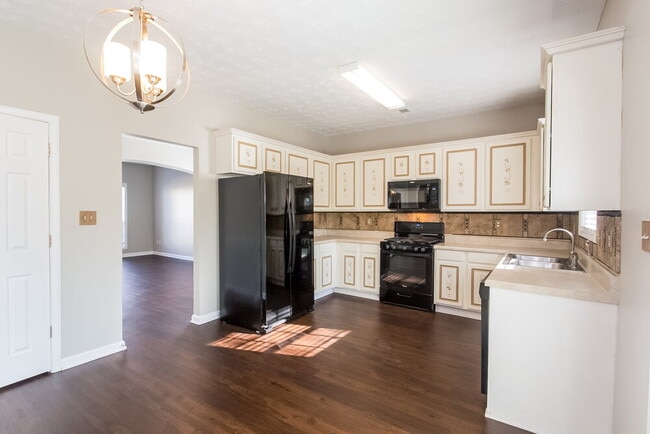 Photo - 229 Winthrop Ln