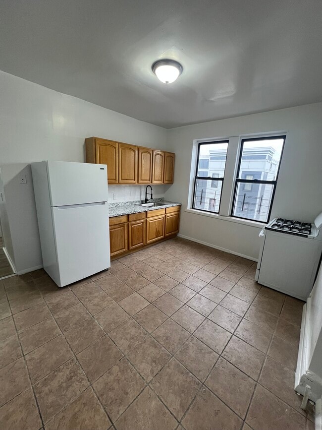 Photo - 28 Elmwood Ave Unit 2