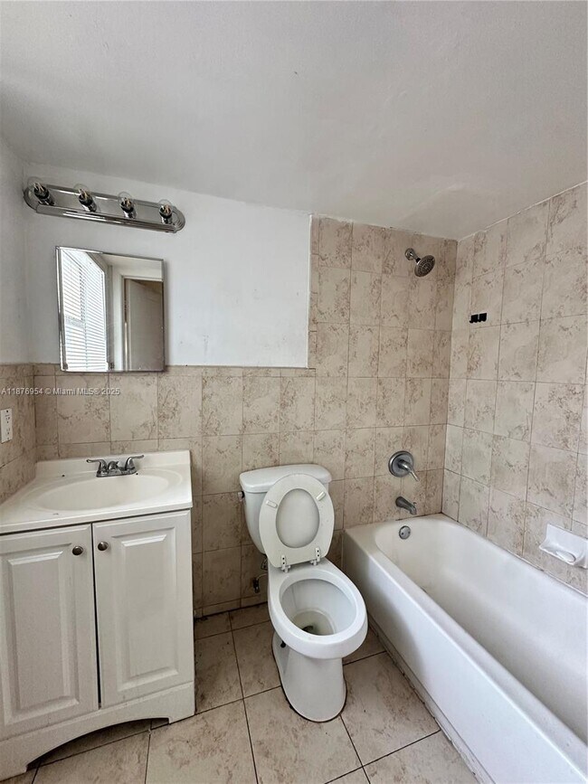 Photo - 95 NE 41st St Unidad M189