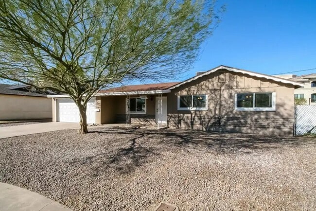 Building Photo - 7421 E Belleview St