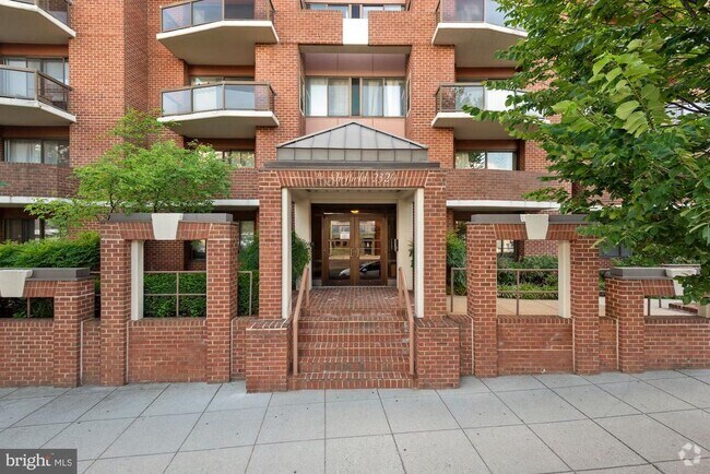Building Photo - 2320 Wisconsin Ave NW Unit 412 Rental