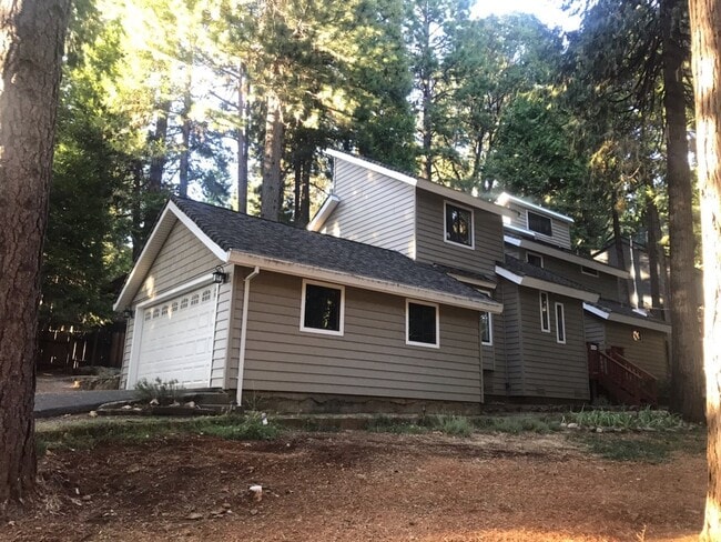Fabulous 3 bedroom home near Jenkinson Lake. - Fabulous 3 bedroom home near Jenkinson Lake.