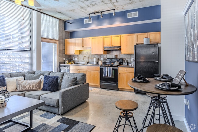 1HAB, 1BA - 720 ft² - 1016 Lofts