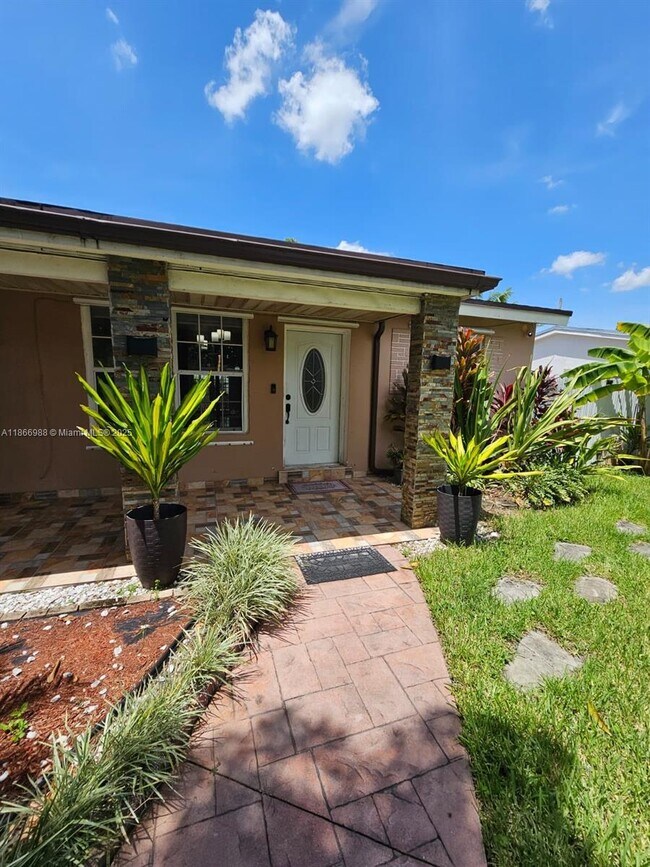 Building Photo - 1020 N 74th Way Rental