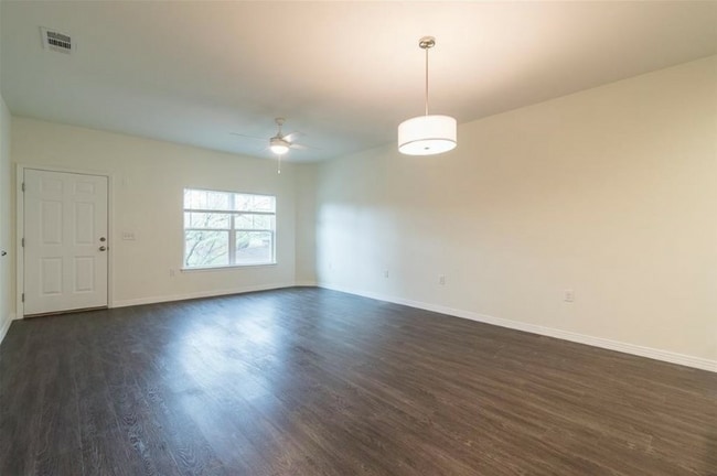 Main Living area w/tall ceilings. - Highland Bourne Apartments
