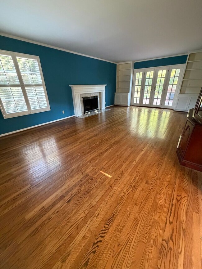 36 Augusta Ln
