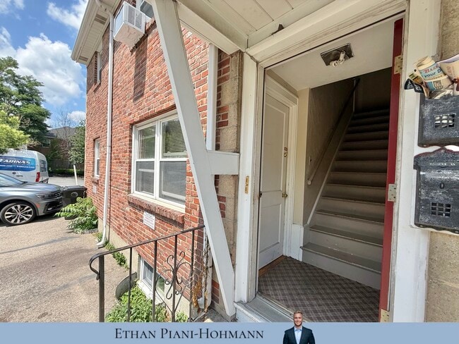 Photo - 17 Aldrich Rd Apartment Unit A