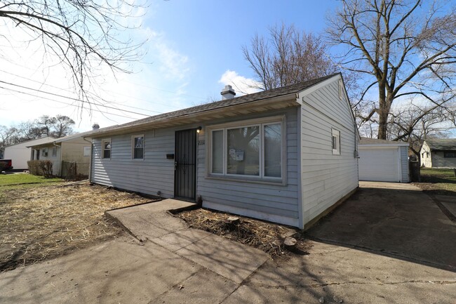 Slab Home on a Quiet Block - Slab Home on a Quiet Block