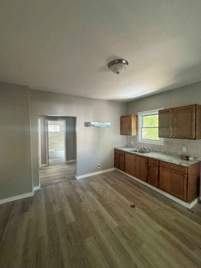 Photo - 104 Hatch St