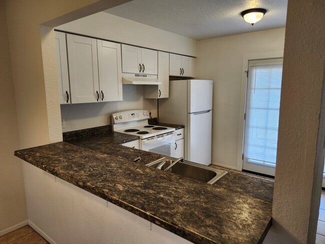 Building Photo - 448 Dartmouth Ave Unit C Rental