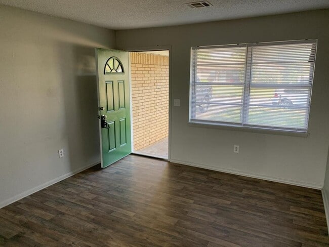 Photo - 9432 NE 14th St