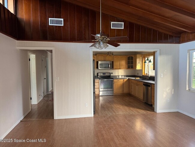 Photo - 2530 Vernon Dr NE