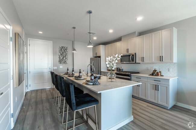 1 BR, 1 BA - 825 SF
