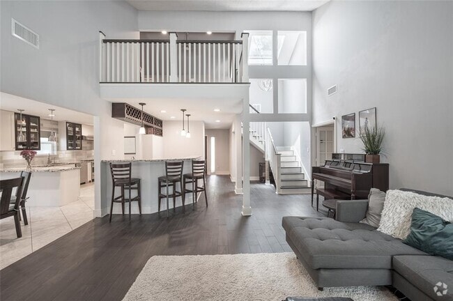 Building Photo - 1407 Lakecliff Dr Rental