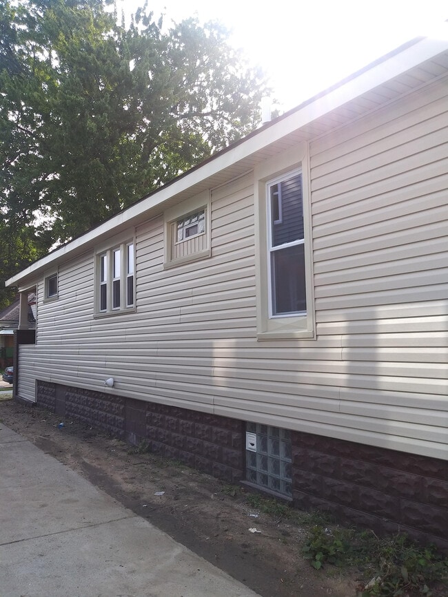 Photo - 3009 Hurlbut St