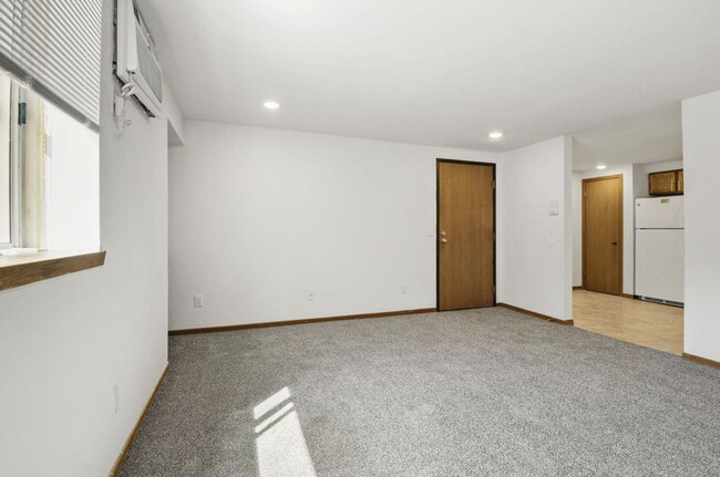 Living Room - Ridgeview Heights Apartments