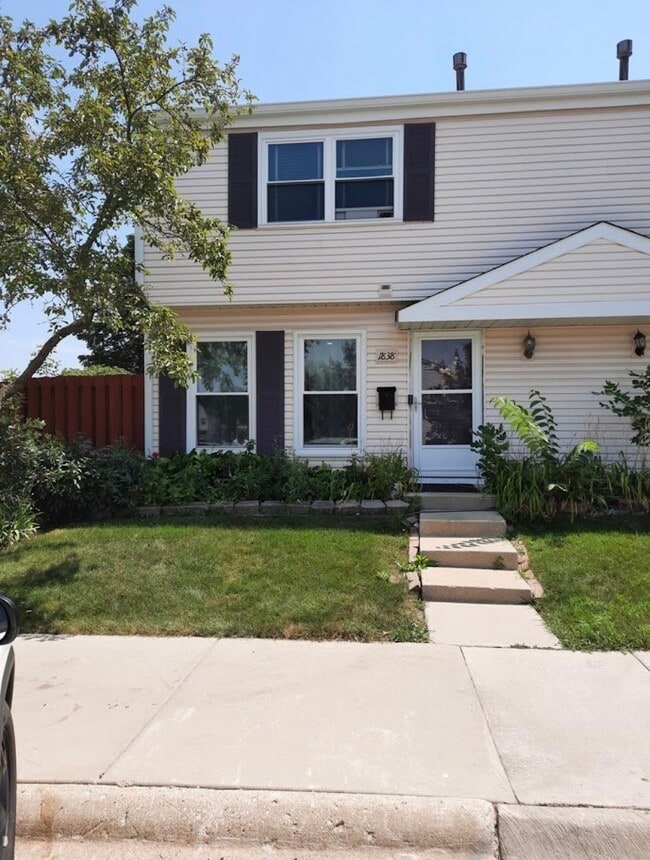 Building Photo - 1838 Jamestown Cir Unit 1838 Jamestown Cir