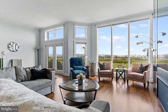 Photo - 543 Bridgeview Dr