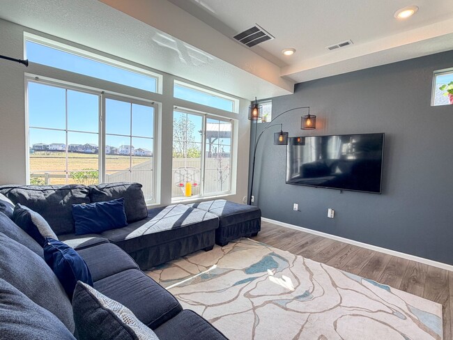 Photo - Beautiful Single Family Home | Aurora